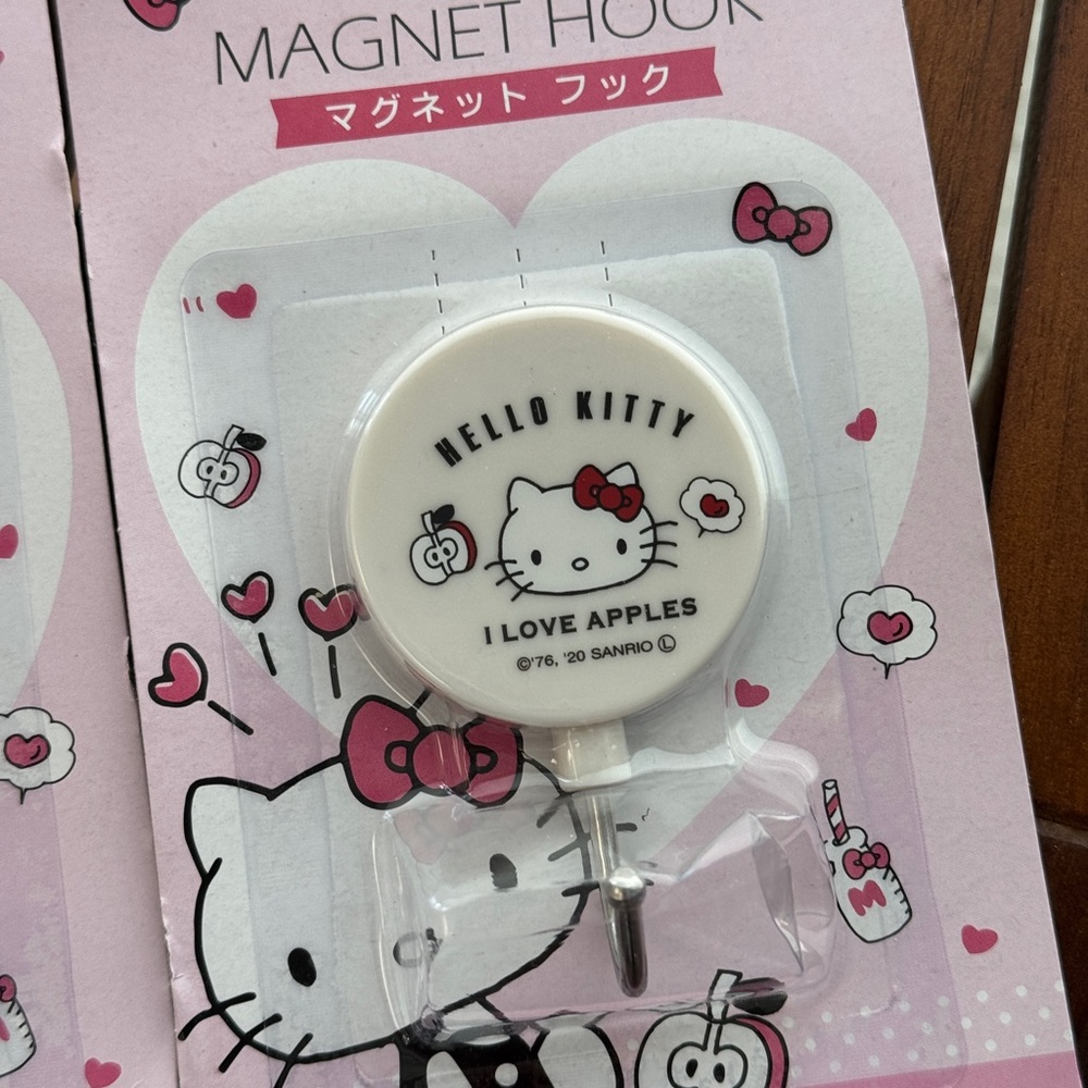 Hello Kitty Magnet Hook Set - Picture 3 of 3